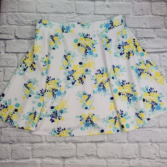 torrid White Floral Scuba Skater Skirt size 1 (plus) - Picture 5 of 12